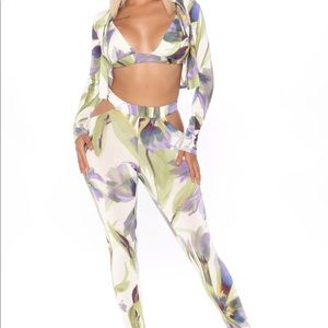 NWT 3 Piece floral cut out leggings set